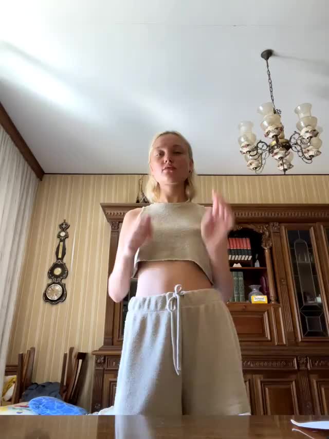 Petite blonde 4'8 is your type? : video clip