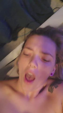 She loves taking cum all over her face! : video clip
