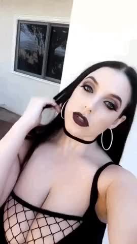 Big tittied goth girl : video clip