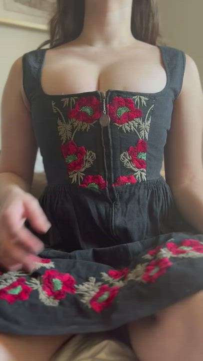 perky boobs burst out quick out of old dress : video clip