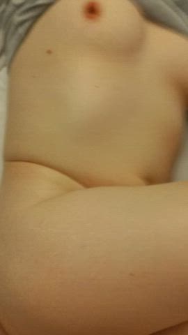 Didn't quite reach my tits so I rubbed it on my nipple : video clip