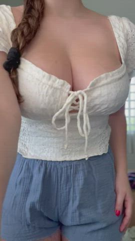 it’s a miracle that my shirt can contain my big, natural boobs for so long : video clip