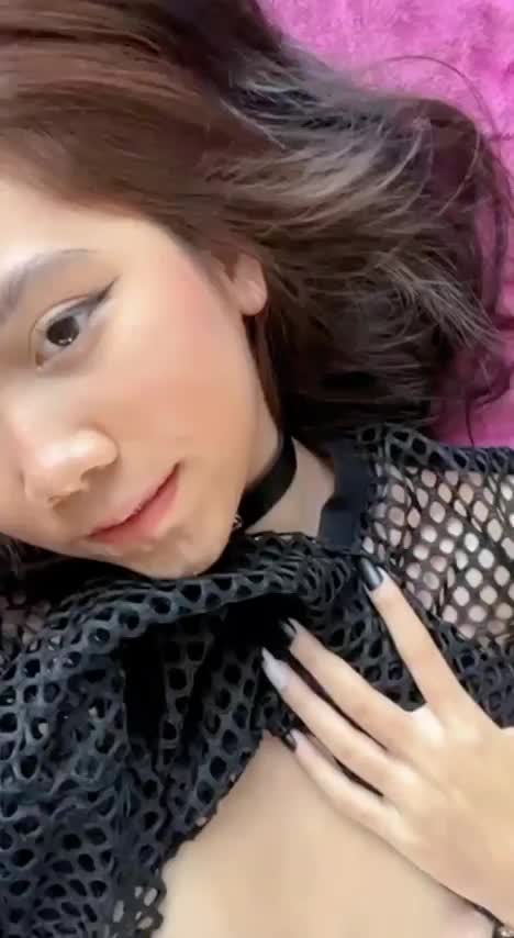 Does this dumb asian girl make you wanna cum? : video clip