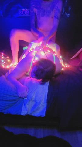 good girls get choked with the Christmas lights : video clip