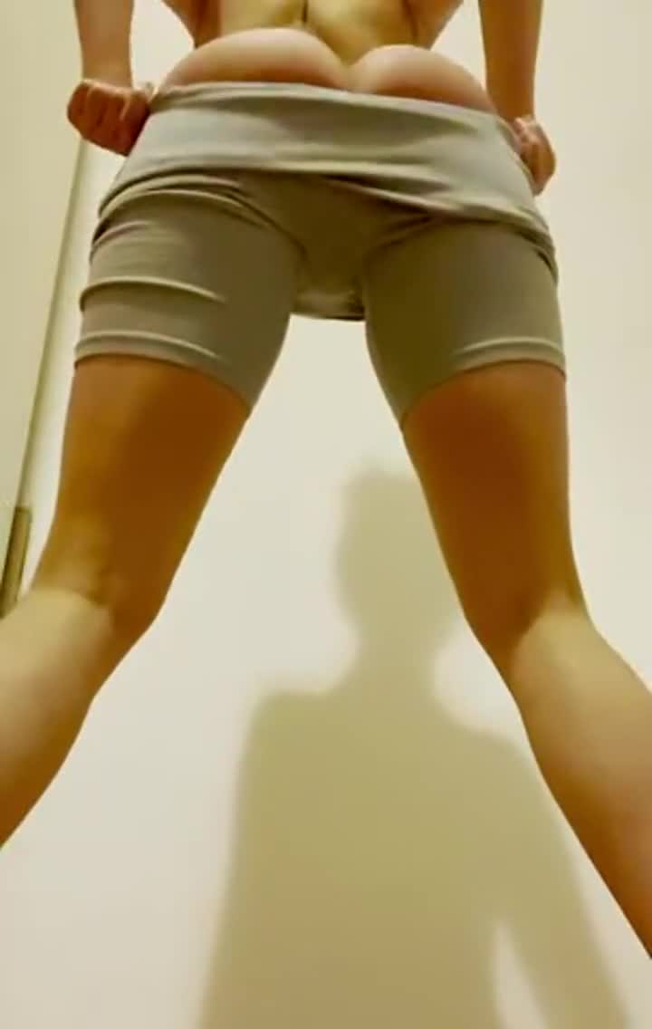 Please be discreet... : video clip
