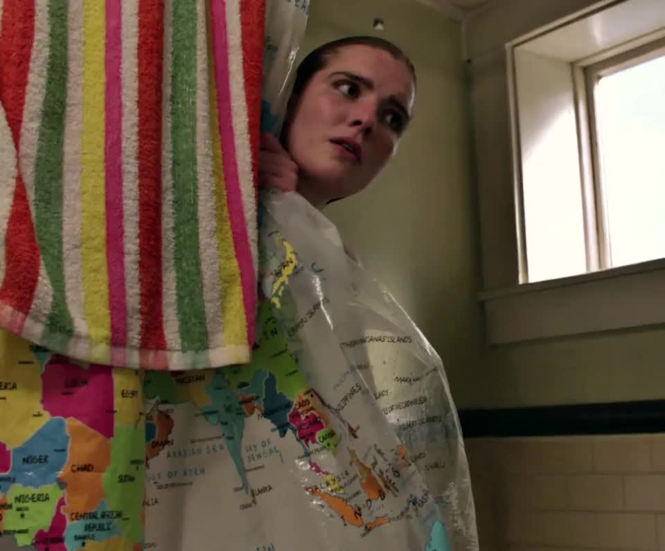 Birthday Babe: Elise Eberle in Shameless [S11E7-2021] : video clip