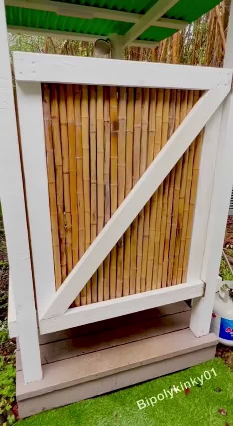 Gotta love an outdoor shower! : video clip