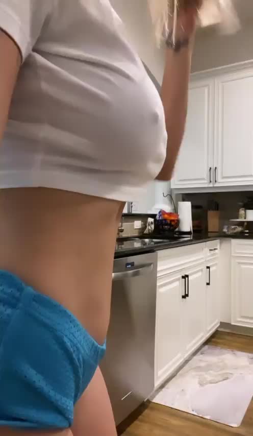 Mombods are hot, that’s it, that’s the post! : video clip