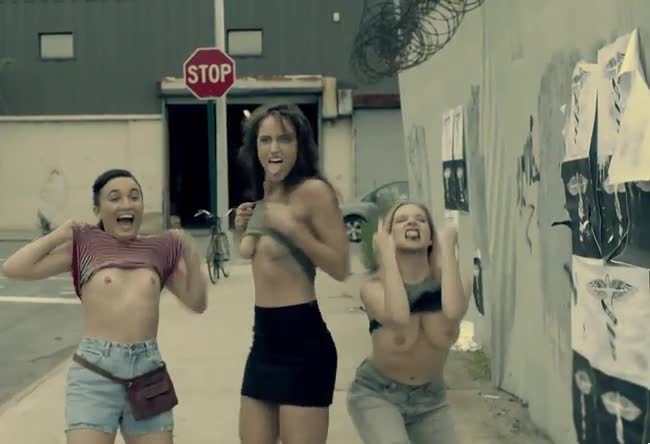 Run Away [gifv] : video clip