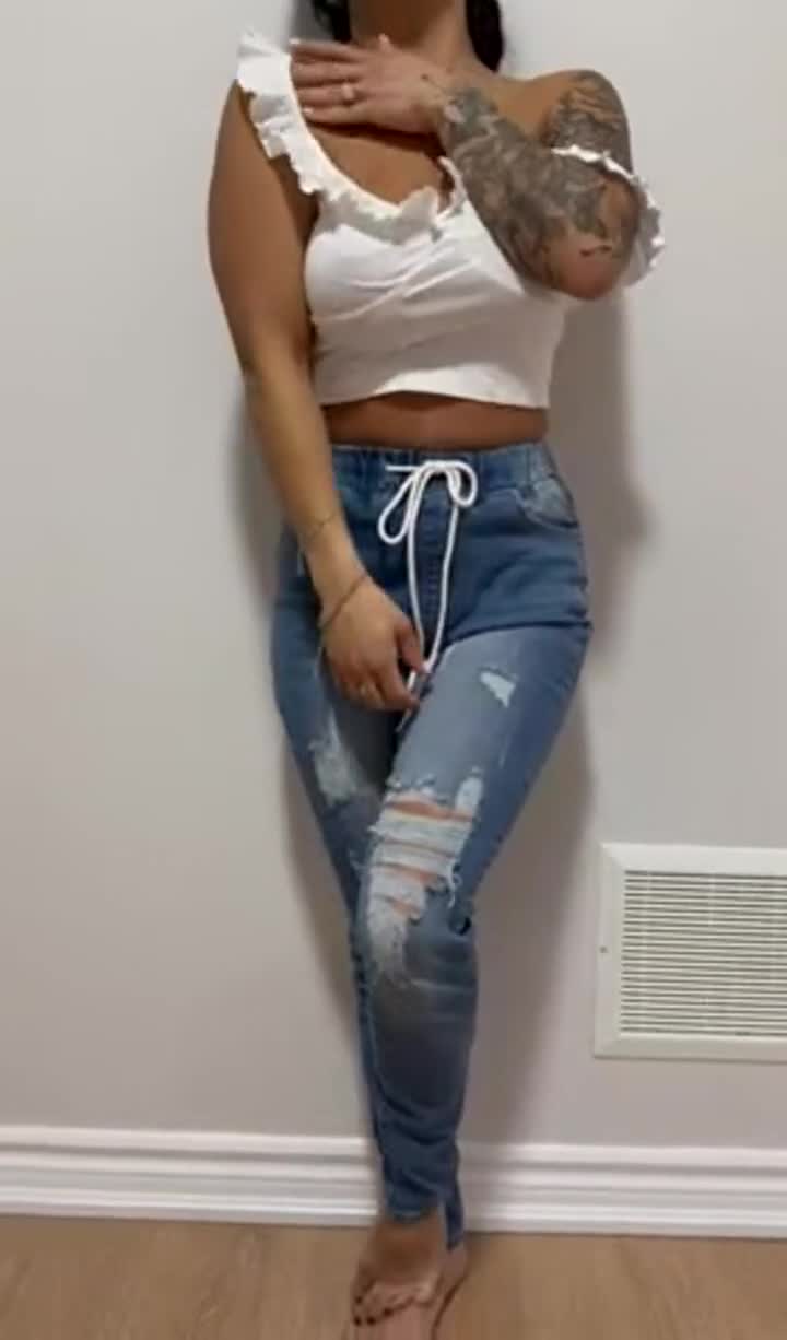 Pick me up and use me against the wall. : video clip