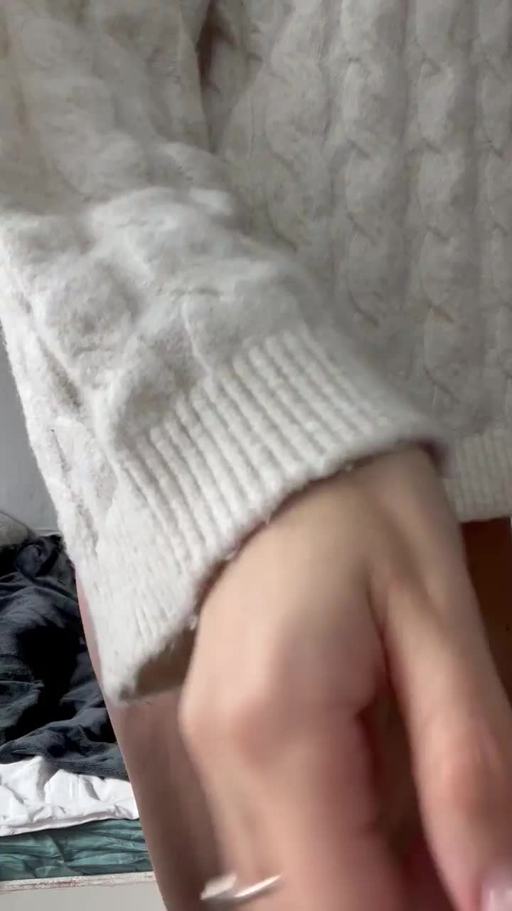 Last comment gets a free nude <3 : video clip