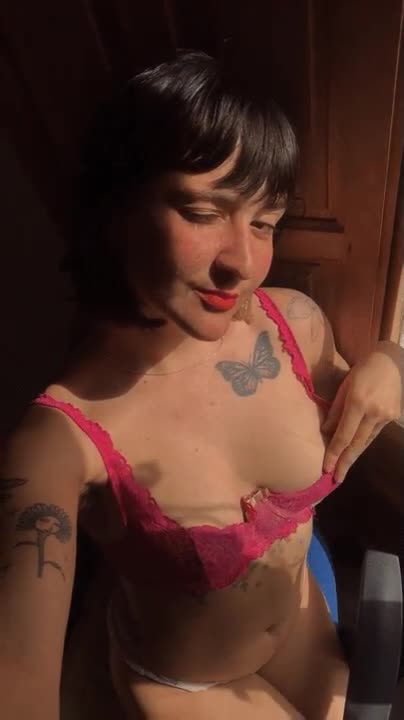 You waited for my hands to pull it, did you? 😳 : video clip