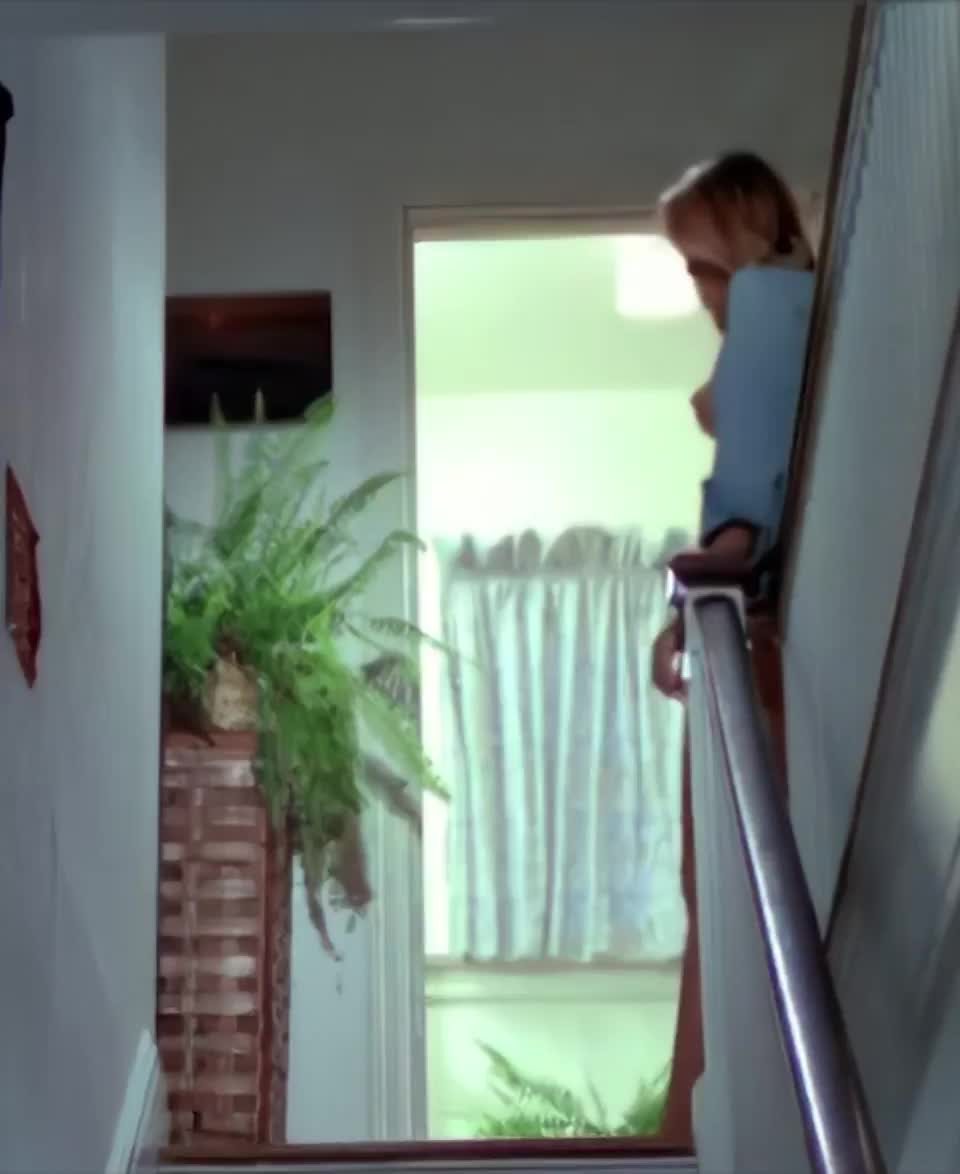 Priscilla Barnes (From Three's Company) in The Seniors : video clip