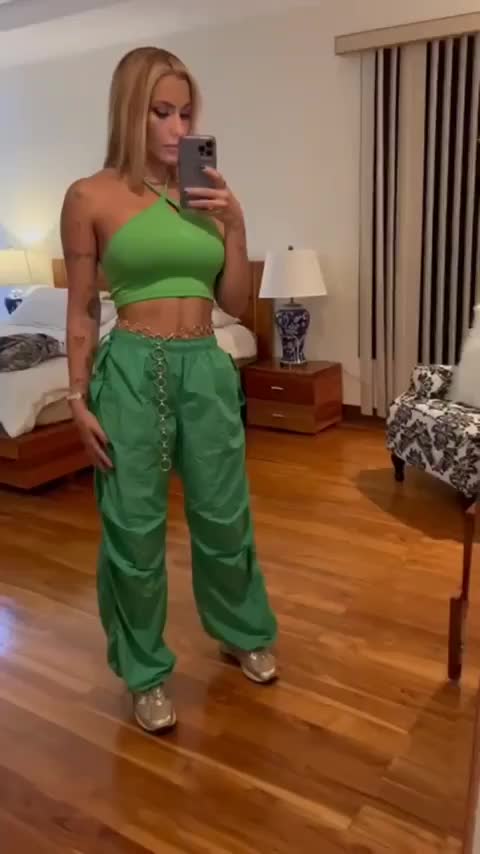 My brown nipples matches my blonde hair and my redhead perfectly : video clip