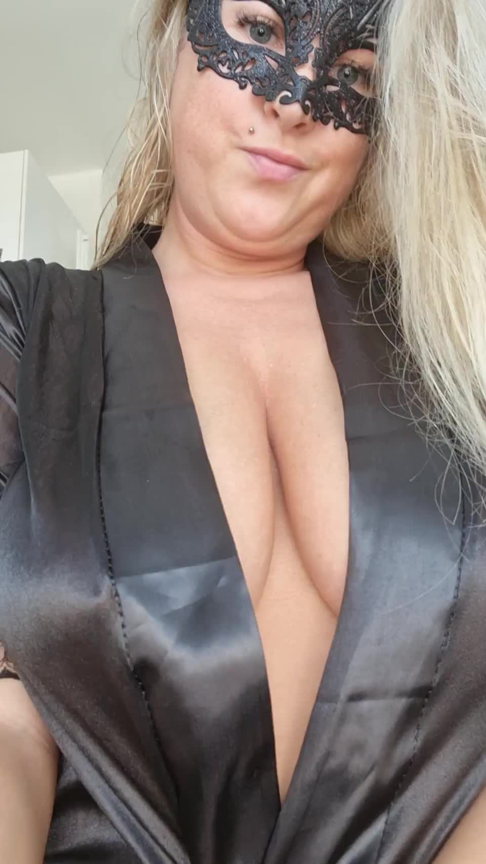 Presenting you... Myself with F cups.. : video clip