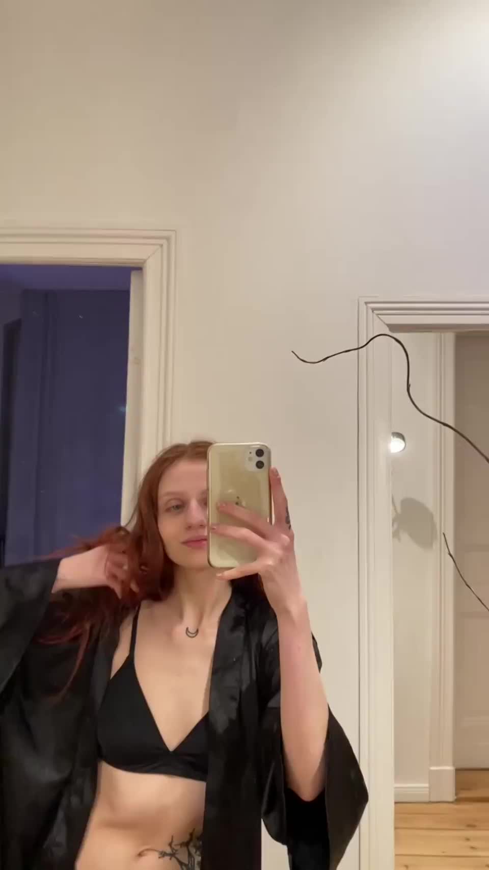 I hope I'm welcome here : video clip