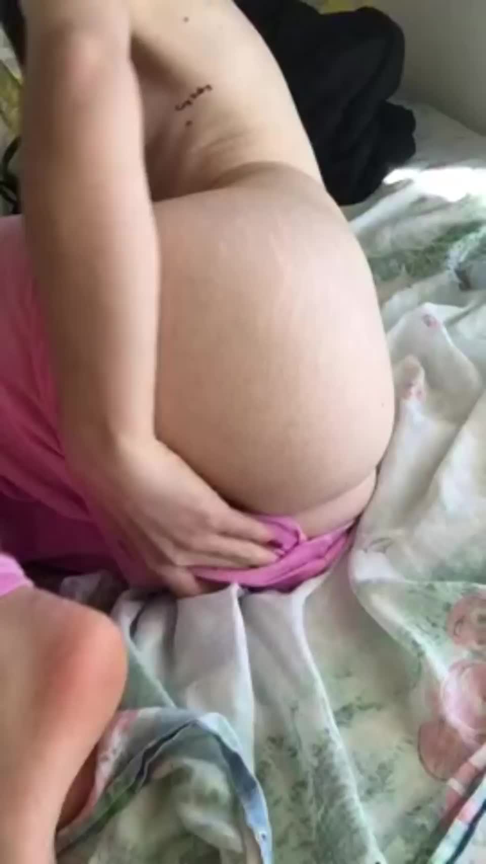 My tight asshole likes to stretch : video clip