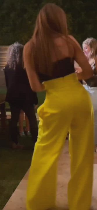 Sofia Vergara shaking her big latina ass : video clip