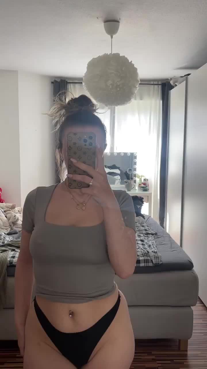 Are you more of an ass or boobs guy? : video clip