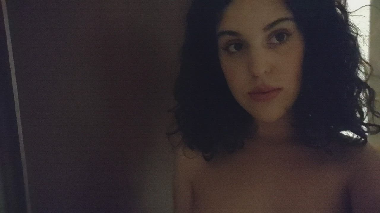 Fuck me in the bathroom and play w my dirty body, please. [F] : video clip