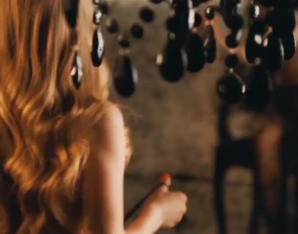 Amanda Seyfried Nude in Chloe : video clip