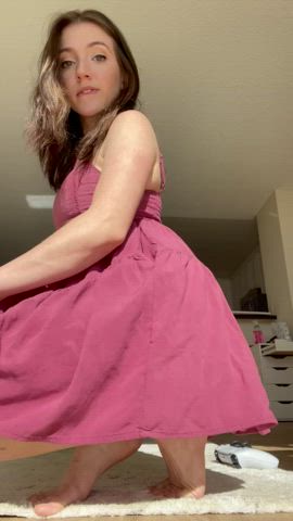 Wanna hang out under my dress? 👅 : video clip